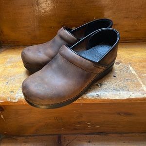 Antique oiled leather Dansko clogs